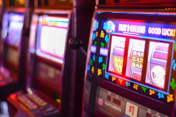 onic4d login mobile interface showing Microgaming game library on Android and iOS